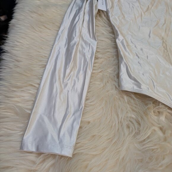 Aritzia Babaton Satinette Long Sleeve Matte Pearl Square Neck Body Suit Size L - Picture 2 of 6